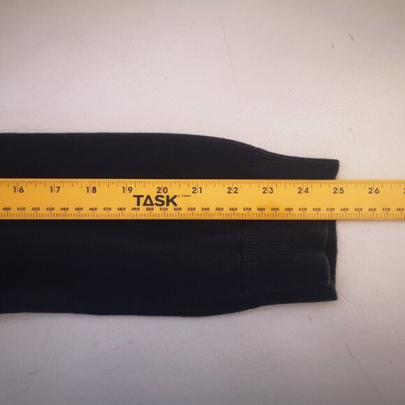 Old Navy Men's Argile Pattern Lightweight V-neck Sweater - Picture 9 of 10